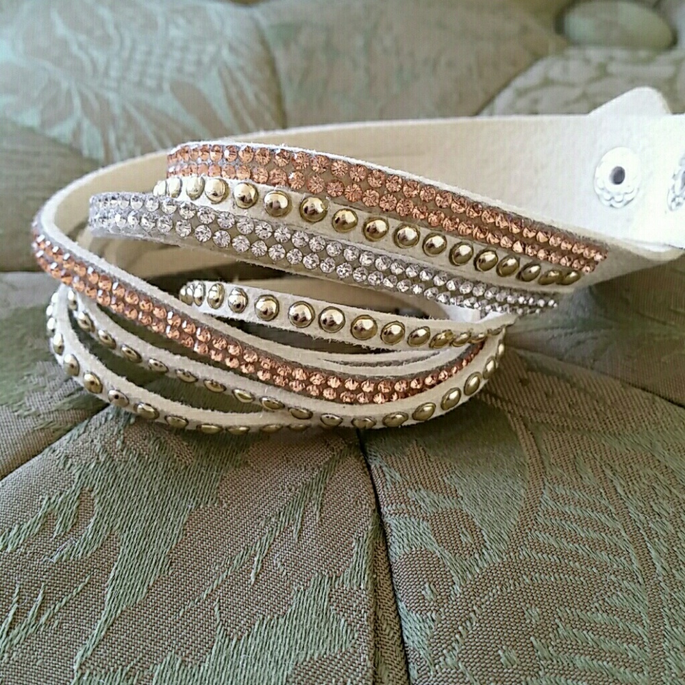 Bracelet ivory suede with copper and gold embellis